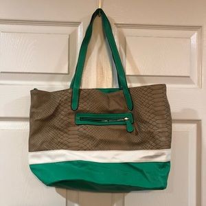🐞Green, white, tan large purse